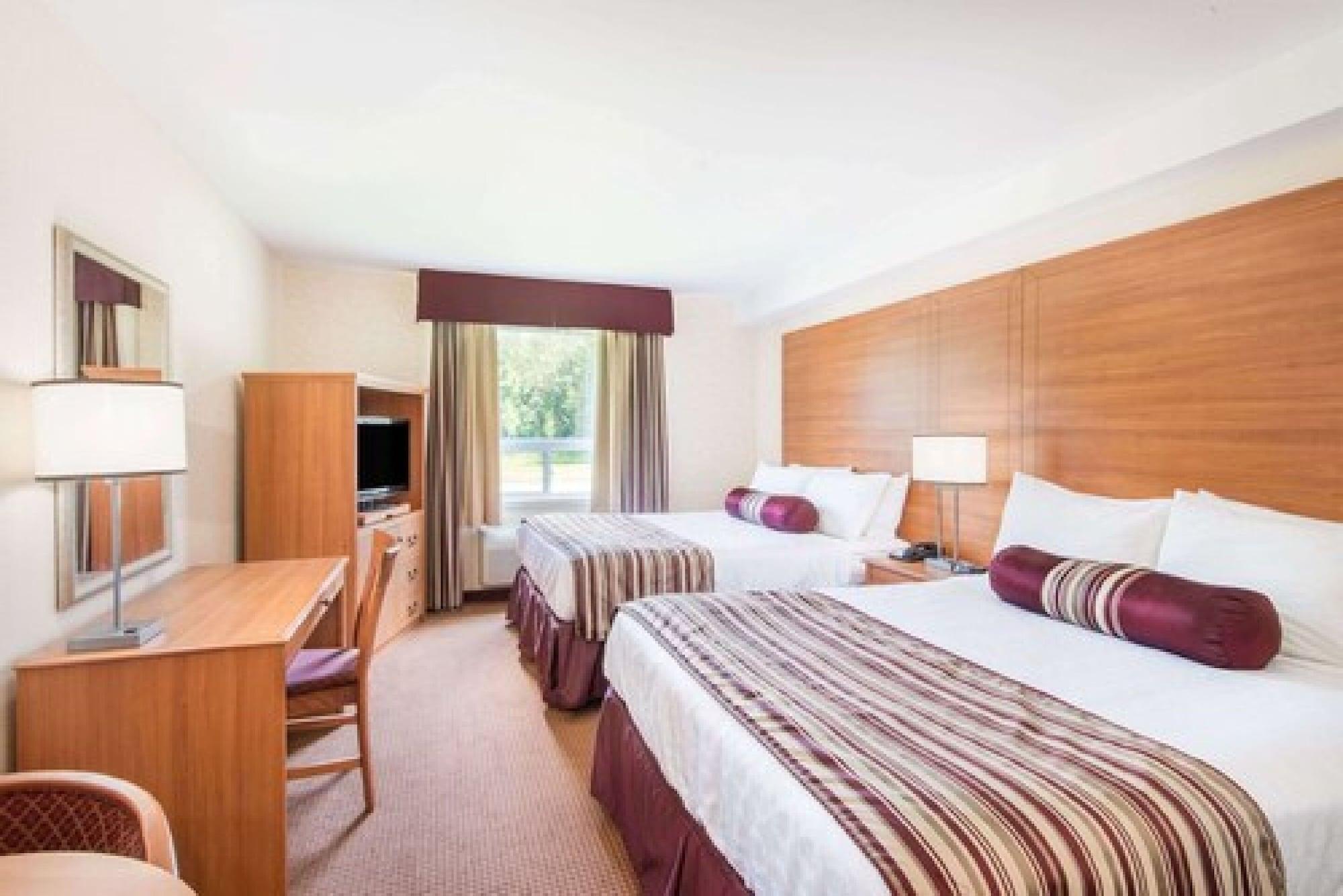Super 8 By Wyndham Cornwall On Kültér fotó