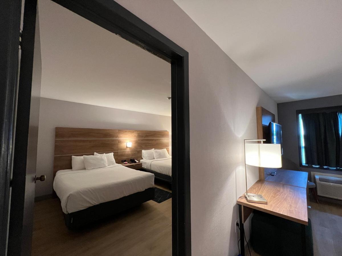 Super 8 By Wyndham Cornwall On Kültér fotó