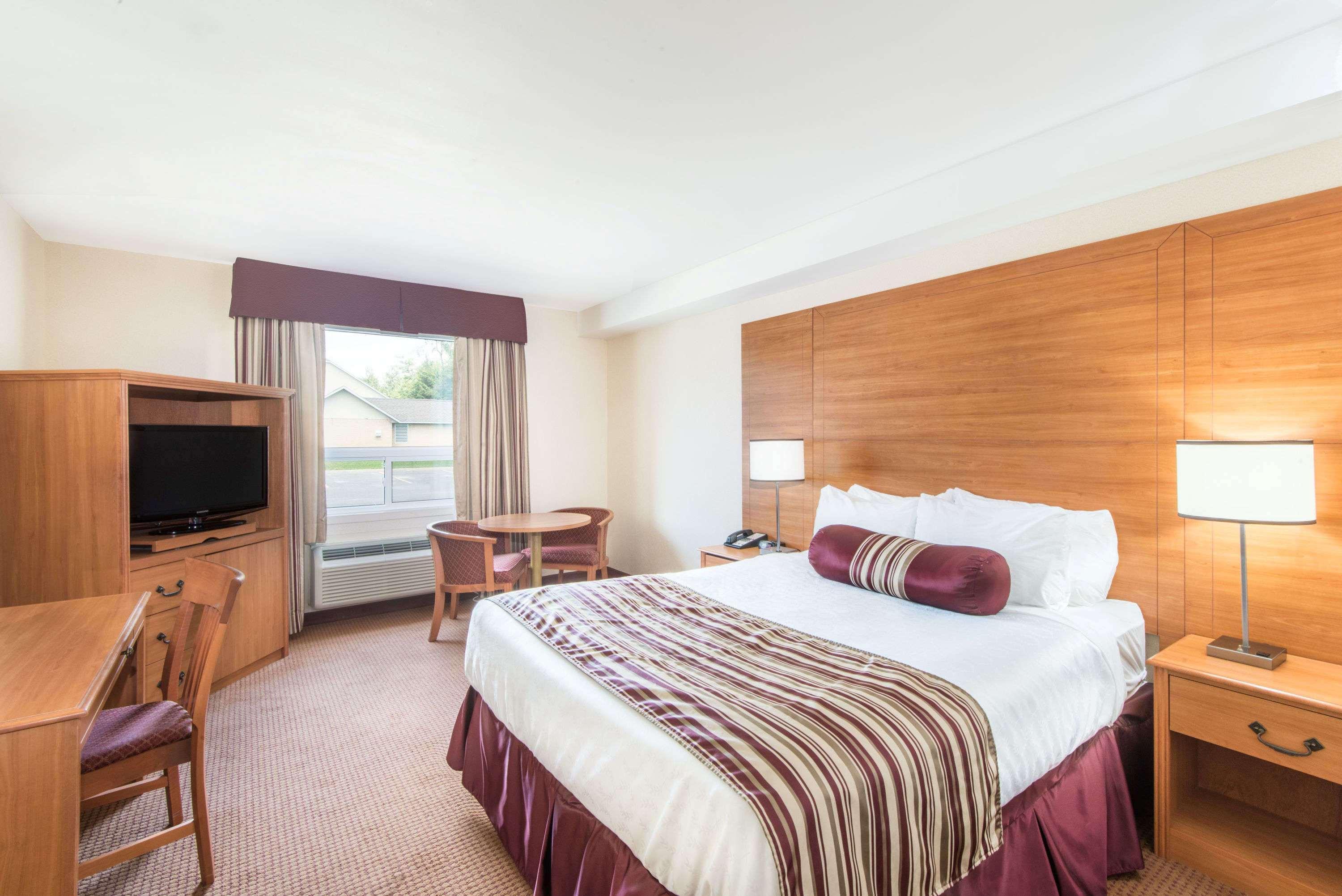 Super 8 By Wyndham Cornwall On Kültér fotó