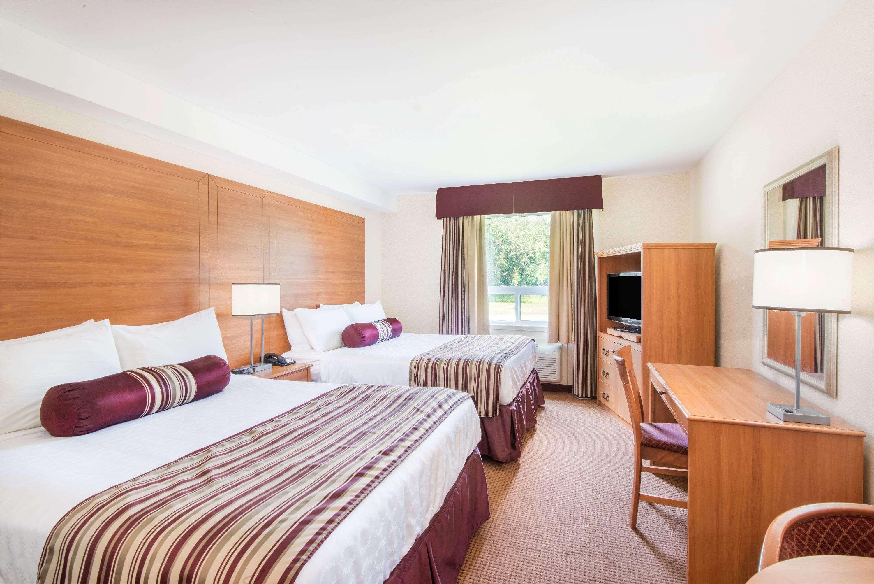 Super 8 By Wyndham Cornwall On Kültér fotó