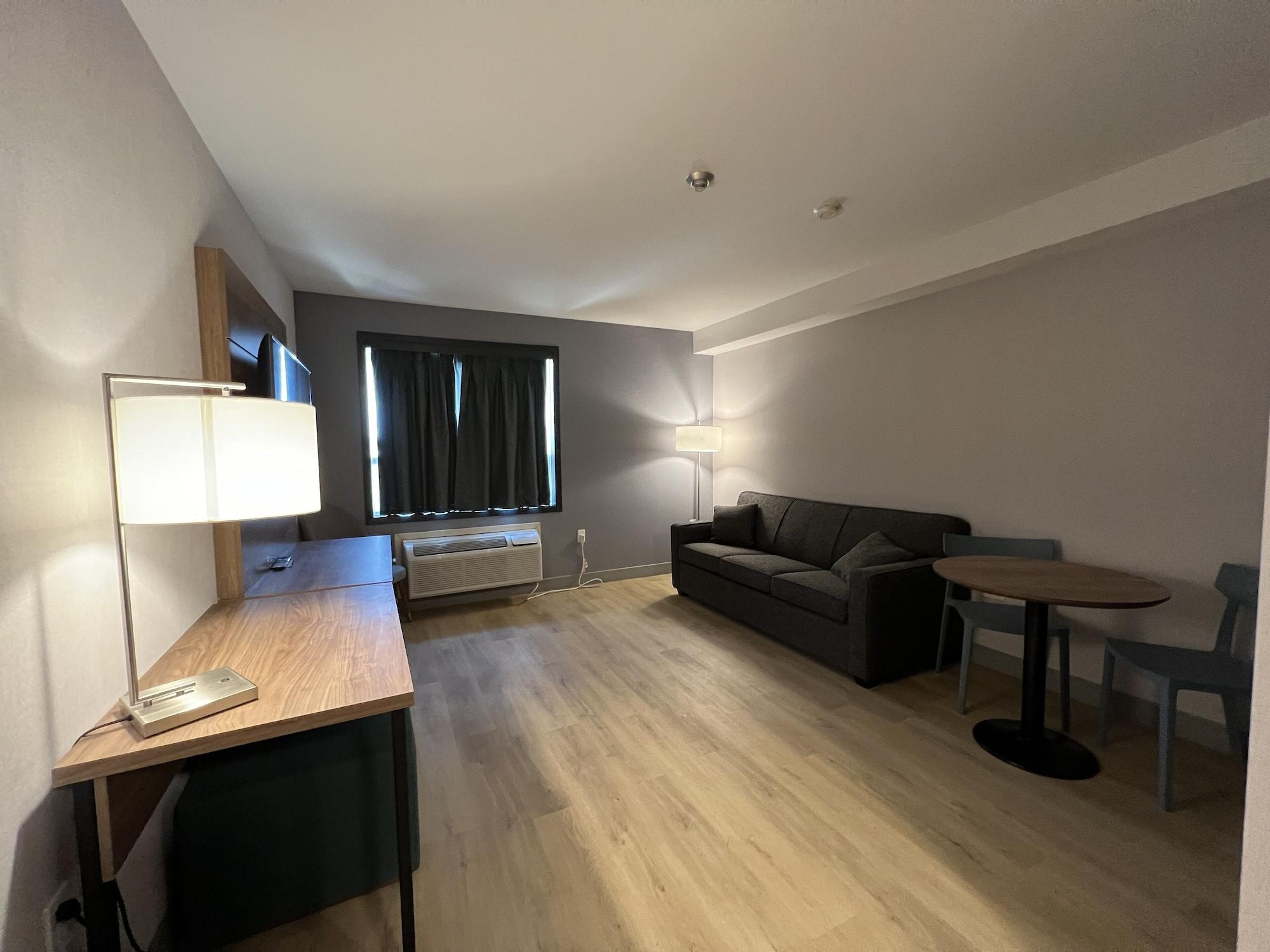 Super 8 By Wyndham Cornwall On Kültér fotó