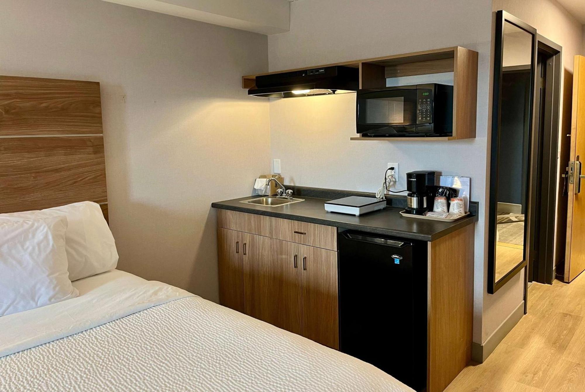 Super 8 By Wyndham Cornwall On Kültér fotó