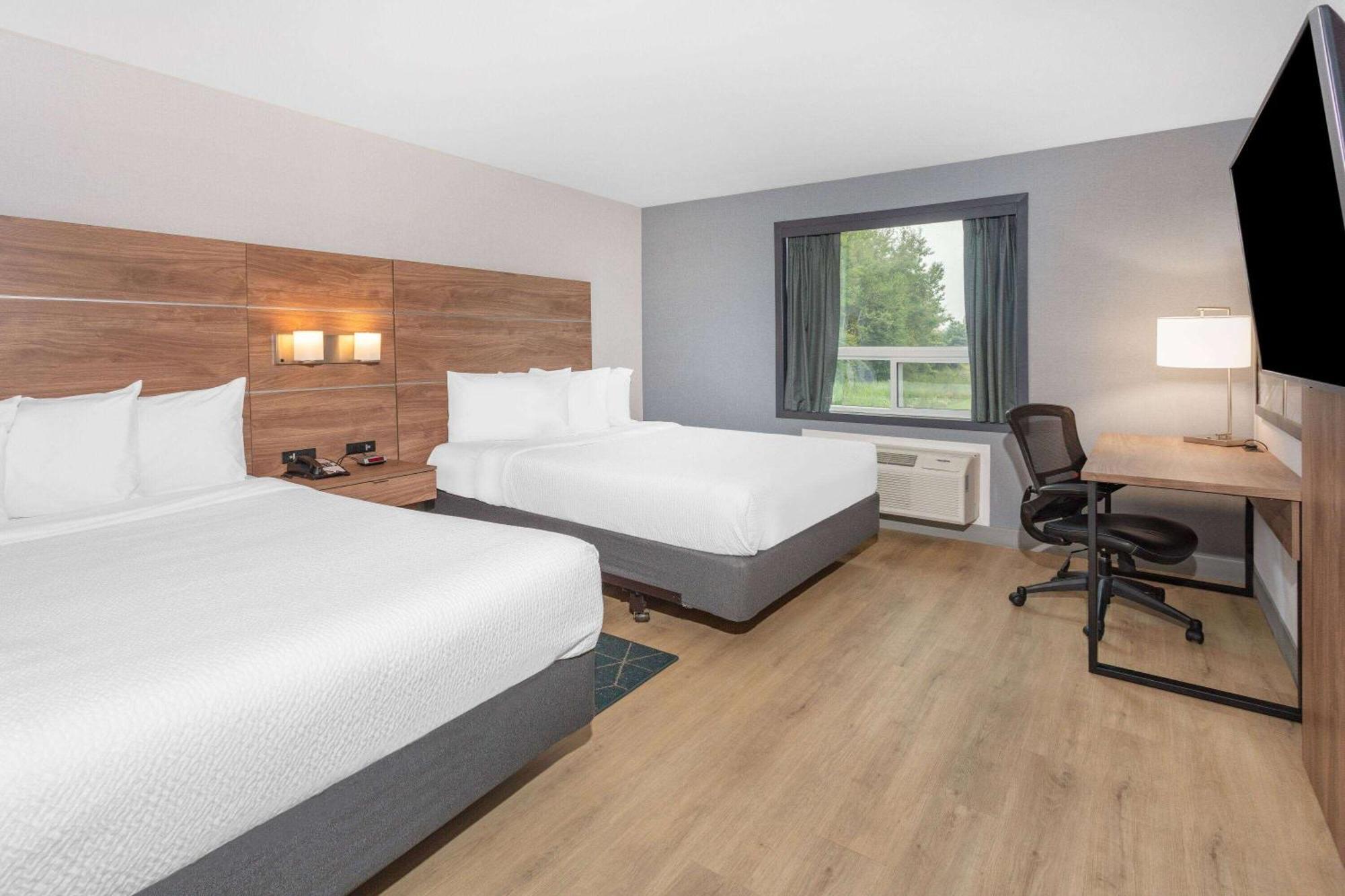 Super 8 By Wyndham Cornwall On Kültér fotó