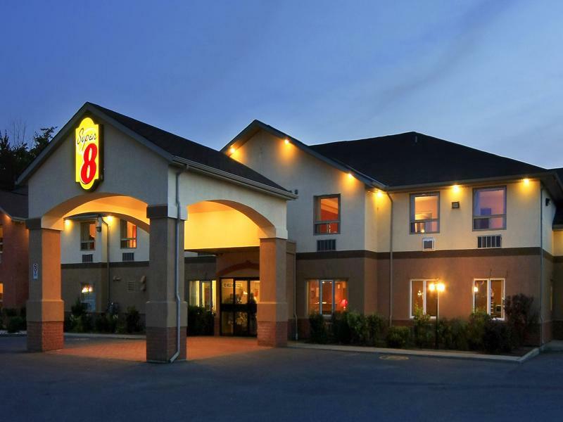 Super 8 By Wyndham Cornwall On Kültér fotó